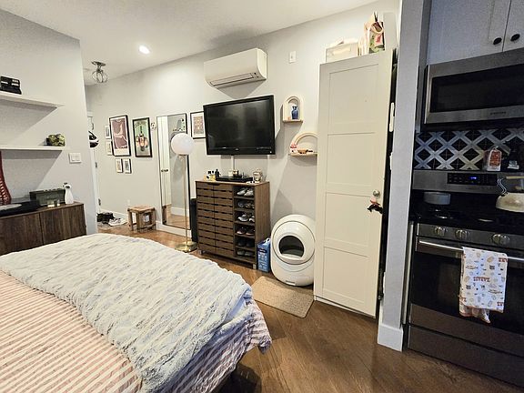 4th image of 423 E 82nd St #1R