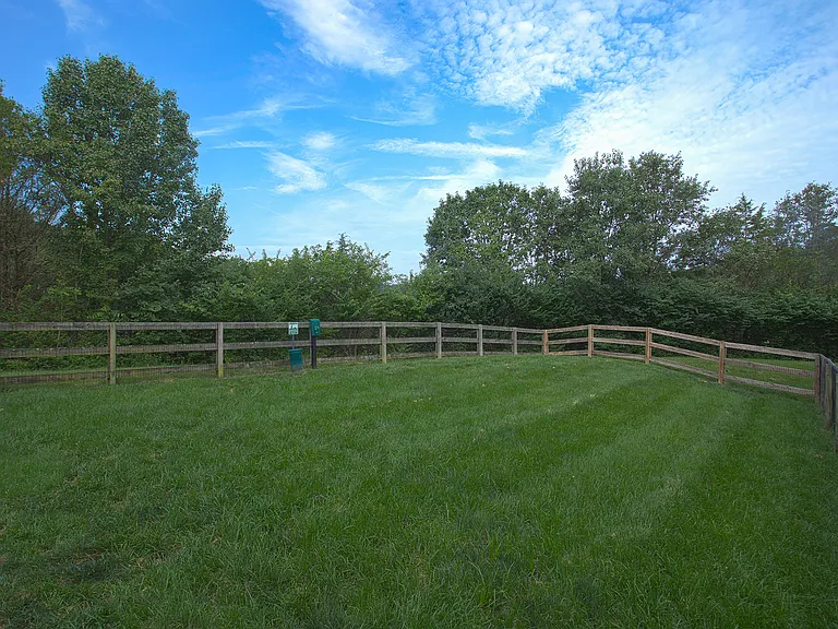 Fox Chase South — Photo 37