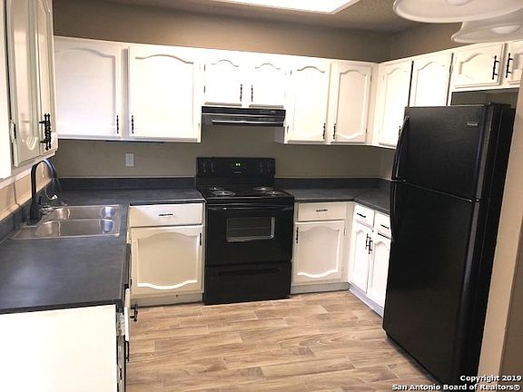 2nd image of 5926 Cliff Rock Dr