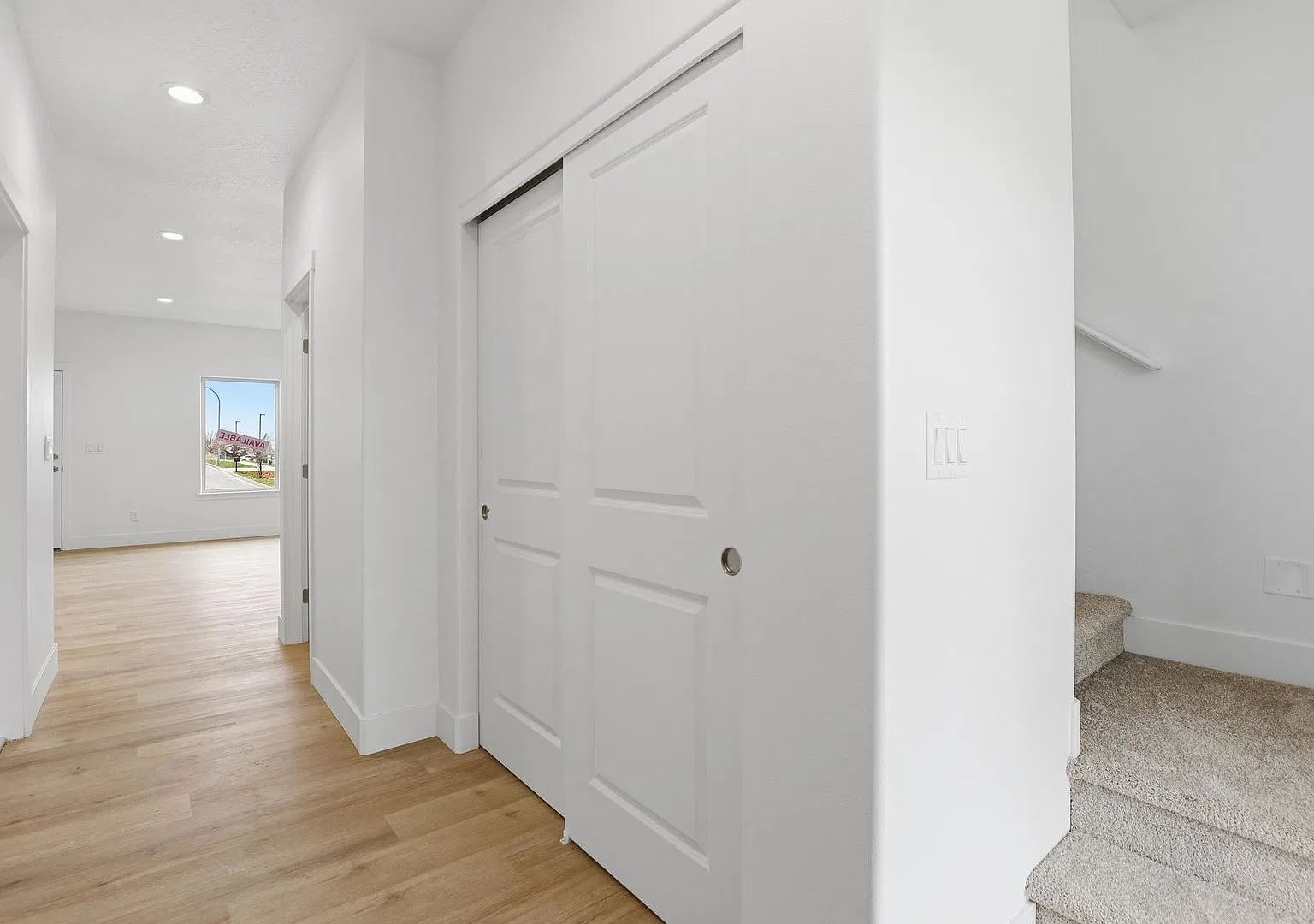 Beautiful and Spacious 3 Bedroom, 2.5 Bath Townhome — Photo 4