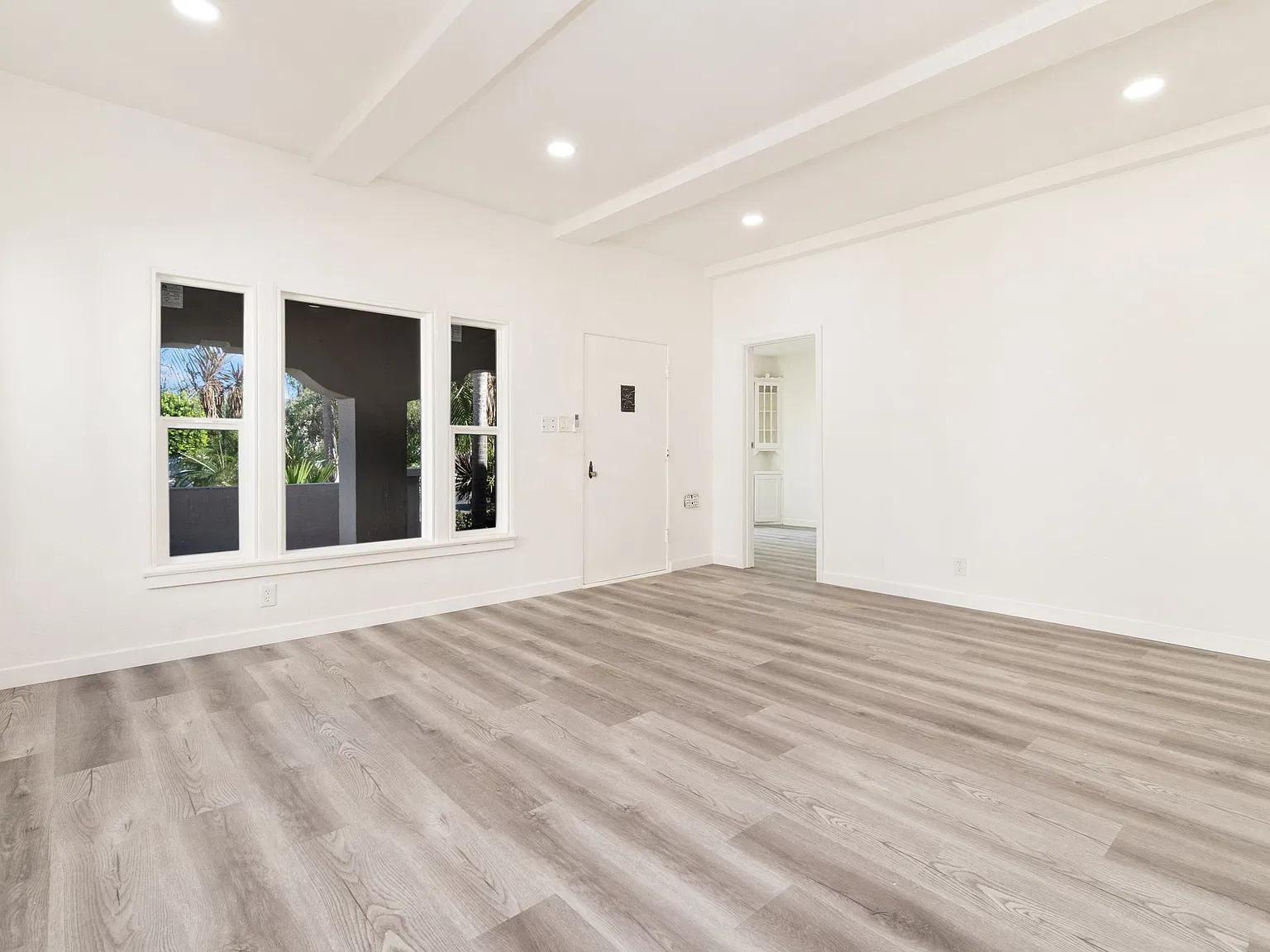 3 bed, 1071 sqft, $3,050 — Photo 2