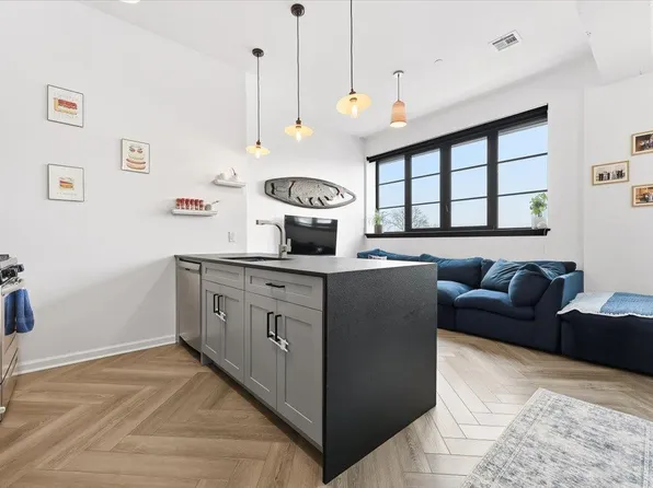 142 Charles Street image 1 of 24