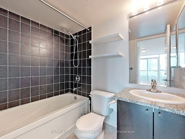 25 Lower Simcoe St #1508 — Photo 28
