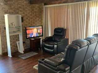 320 N Crystal St APT C, Elgin, IL 60123