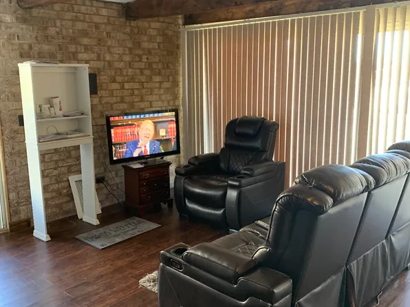 320 N Crystal St APT C, Elgin, IL 60123