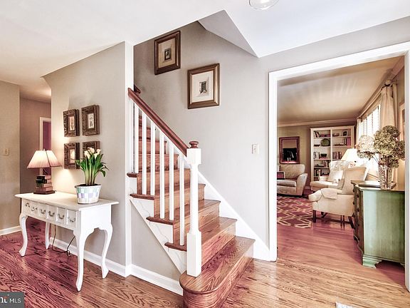 4th image of 1477 Lexington Ln