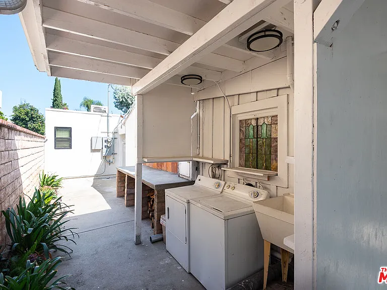 14842 Morrison St — Photo 30