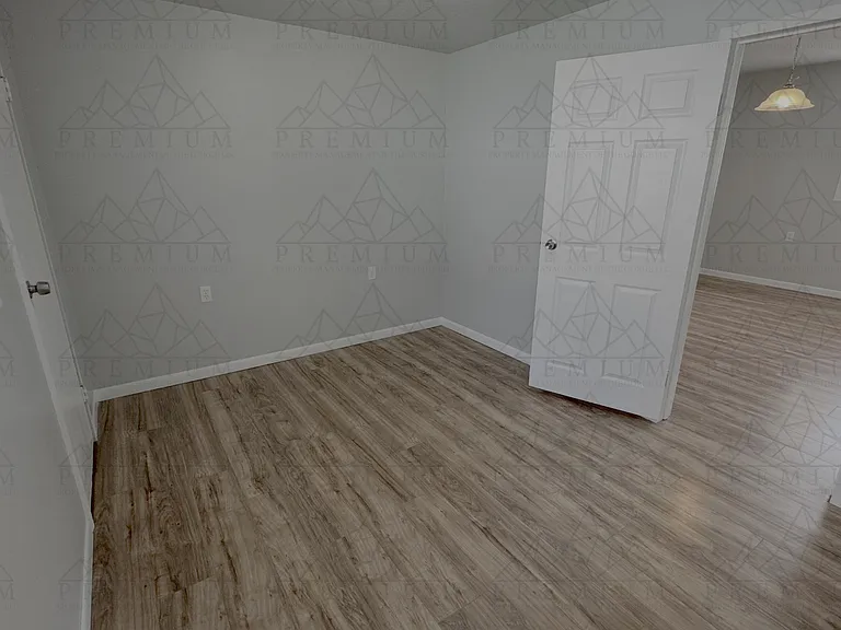 402 McCoy St — Photo 10