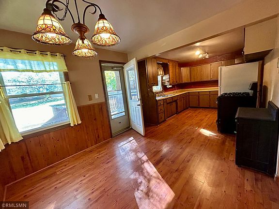 5th image of 749 87th Ln NE