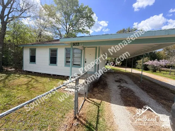 977 Center St, Bridge City, TX 77611