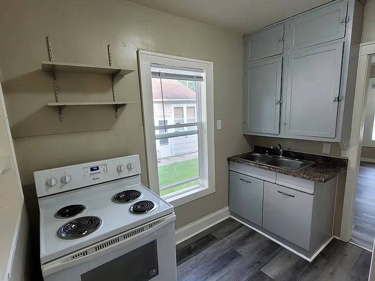 403 W Walker St — Photo 7