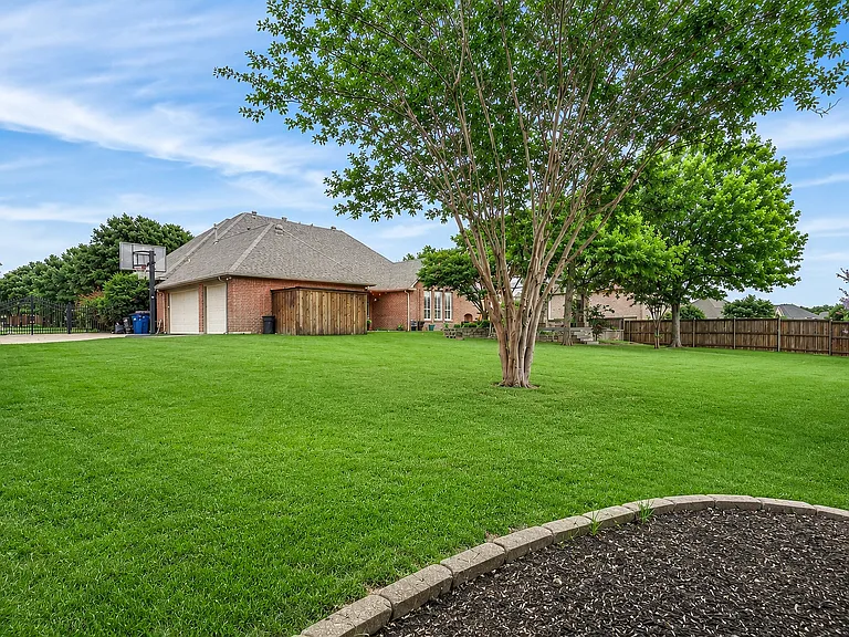 1210 Forest Hills Dr — Photo 31