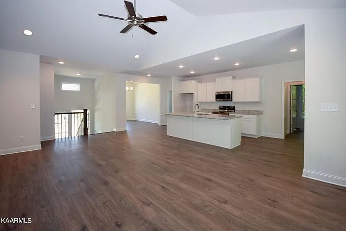 5 bed, 2.0 bath, 1895 sqft, $3,000 — Photo 4