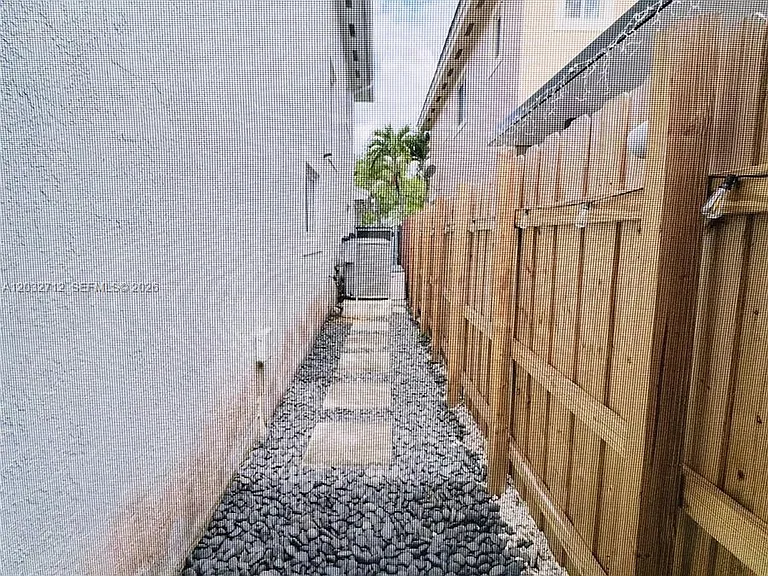 363 NE 35th Ter — Photo 32
