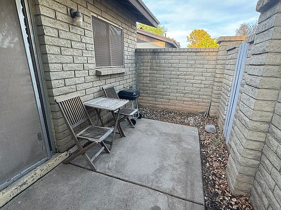 3rd image of 1018 W Malibu Dr