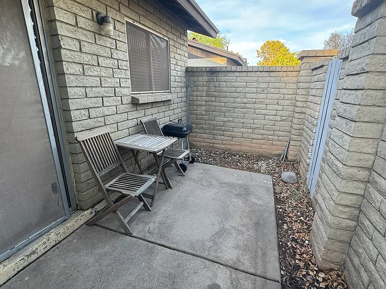 1018 W Malibu Dr — Photo 3