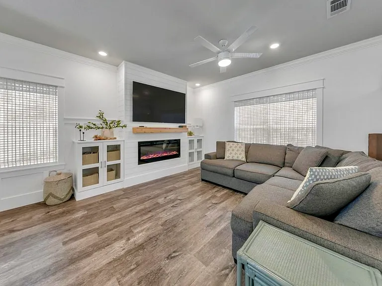 148 Stonegate Cir — Photo 2