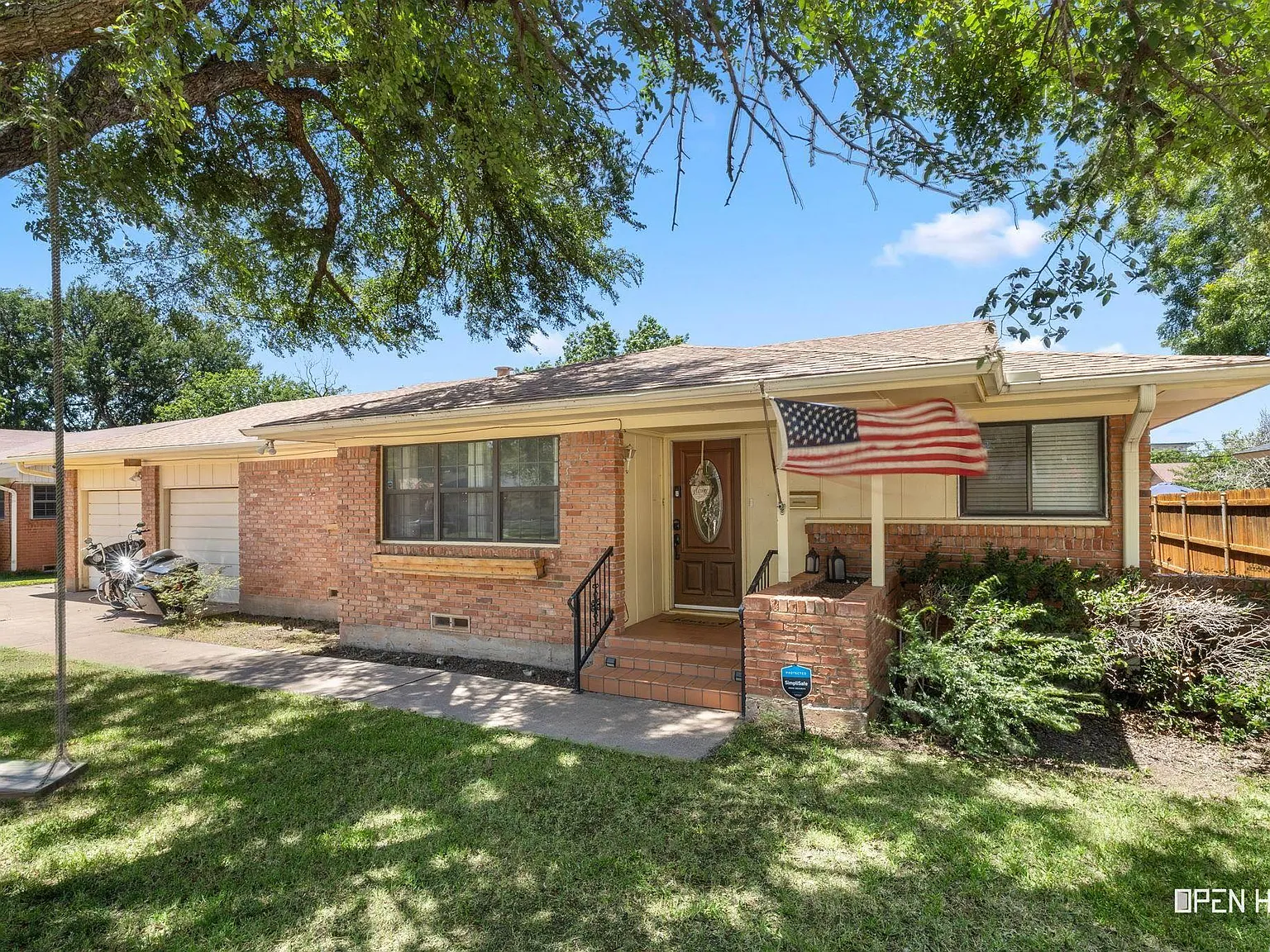3 bed, 2.0 bath, 1346 sqft, $1,600 — Photo 3