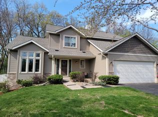 2281 Hillwood Dr E, Maplewood, MN 55119