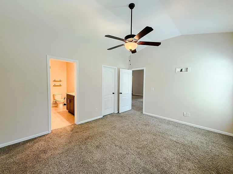 728 Roanoke Dr — Photo 8