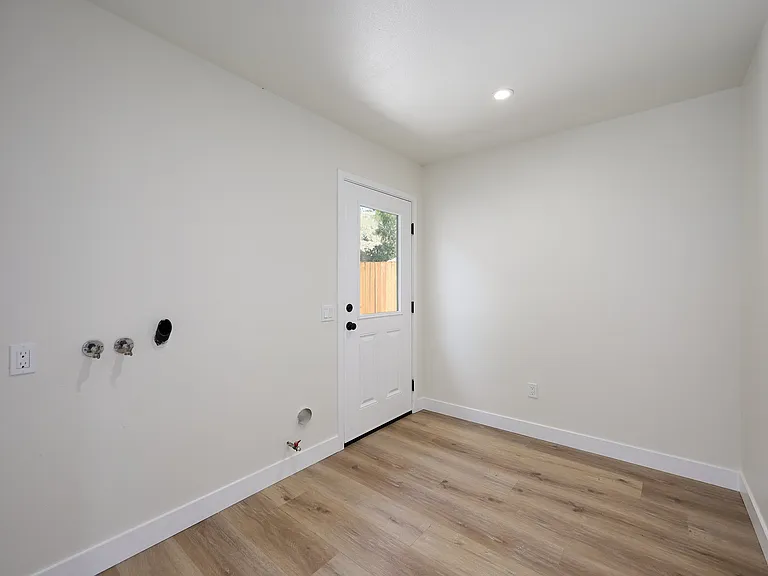 97 Everett St — Photo 33