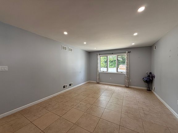 4th image of 251 Sanilac St #1