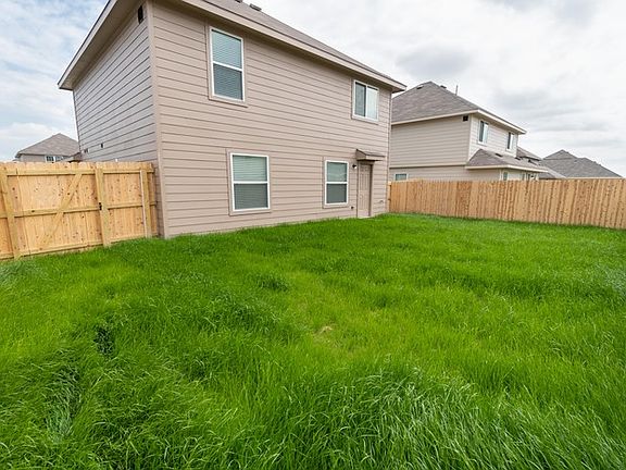 3rd image of 1010 Marquis Dr