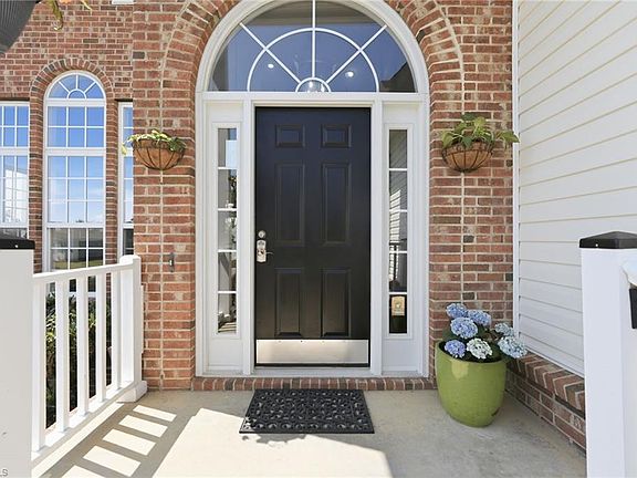 3rd image of 511 Winesap Dr