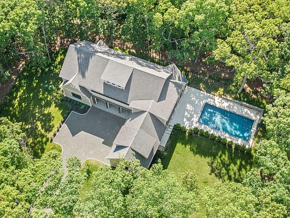 4th image of 1355 Little Peconic Bay Road
