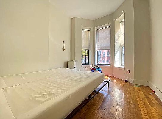 2nd image of 683A Quincy St #1L