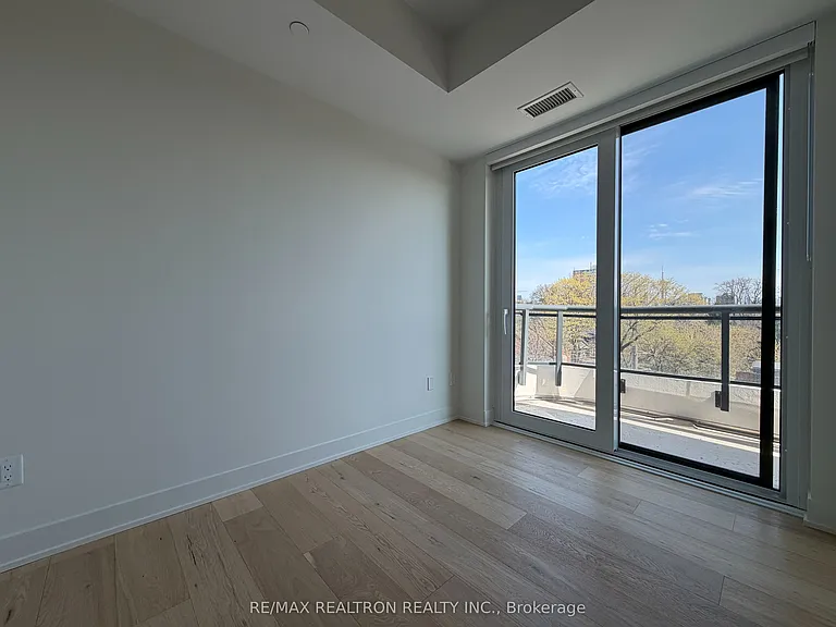 322 Dupont St #502 — Photo 25