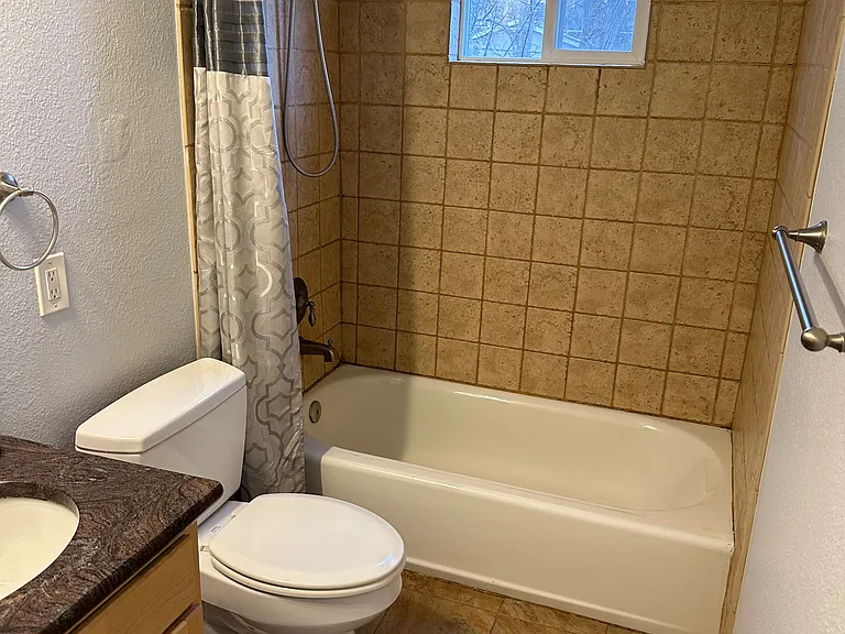 Upstairs full bathroom
