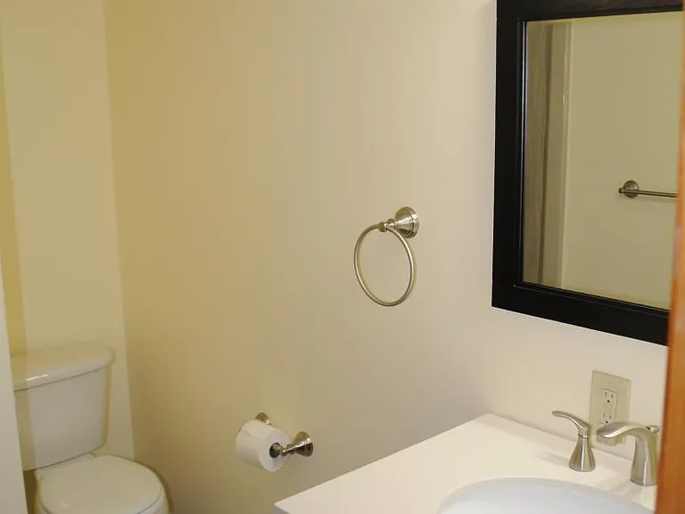 2nd Bathroom (Master)