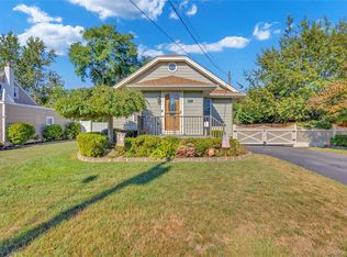 245 N 7th St, Lindenhurst, NY 11757