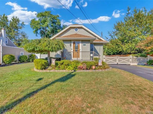 245 N N 7th Street, Lindenhurst, NY 11757
