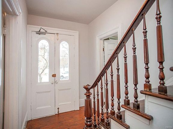 4th image of 7 Nickerson St