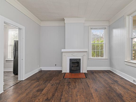 4th image of 434 Chestnut St