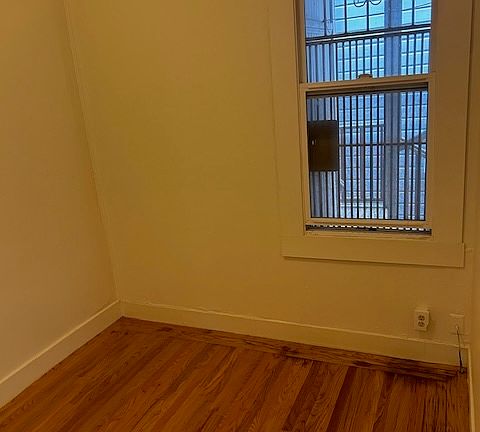 2nd image of 300 Carl St Unit B