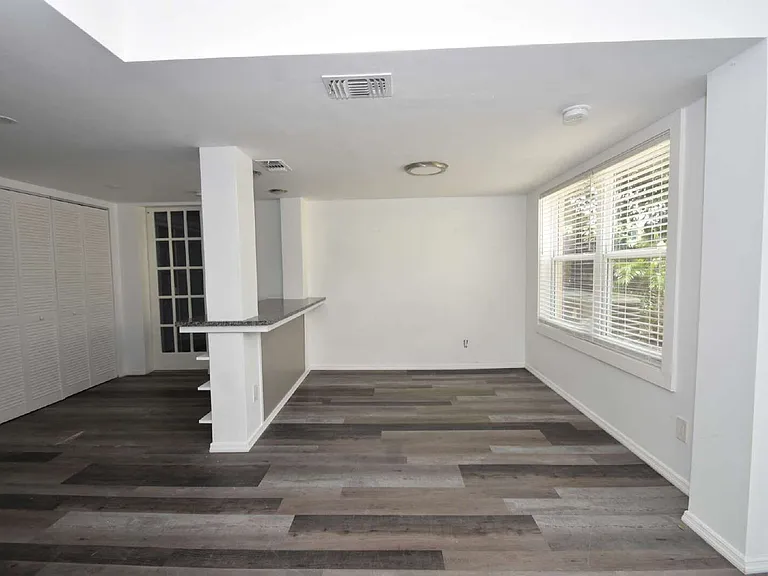 403 N Oleander Ave #B — Photo 17