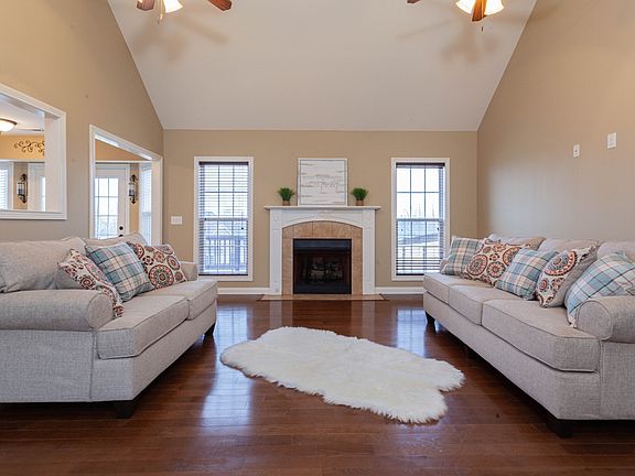 2nd image of 507 Winding Bluff Way