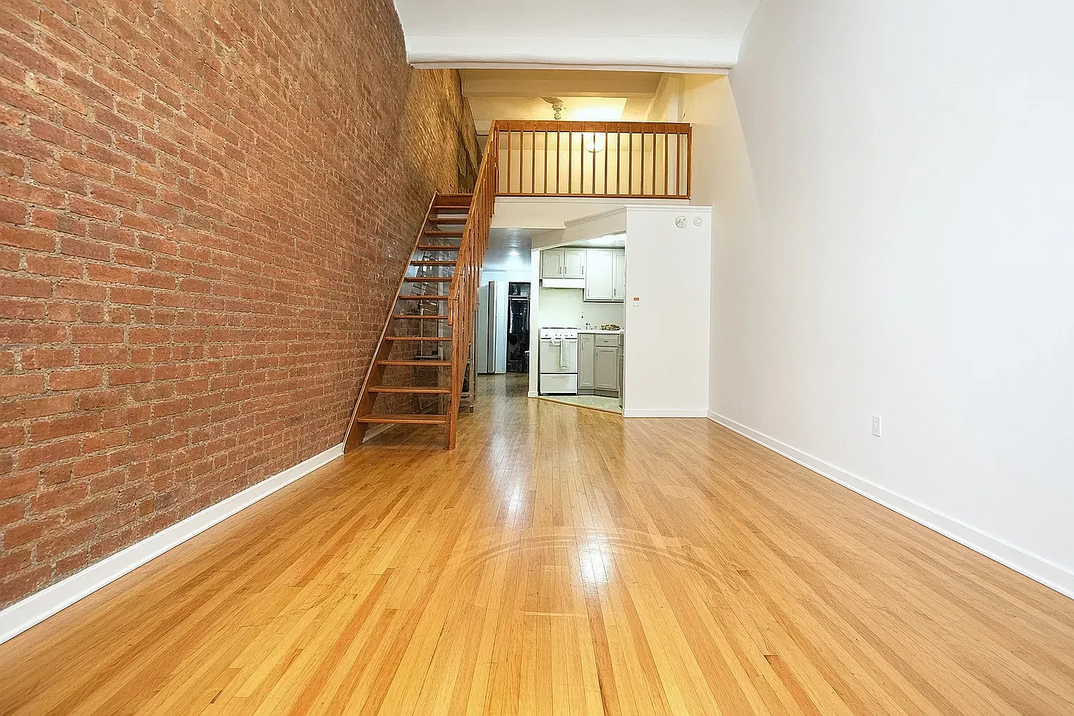 40 E 12th St — Photo 2