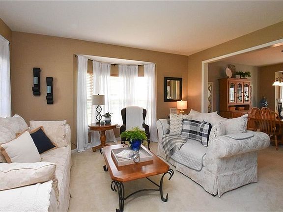 3rd image of 4714 Bridle Ct