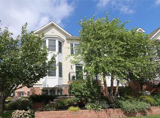 10 Mariners Walk, Oyster Bay, NY 11771