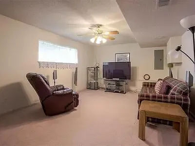 2600 NW Richard Dr — Photo 6