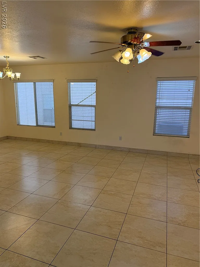 4 bed, 2.5 bath, 2232 sqft, $2,250 — Photo 3