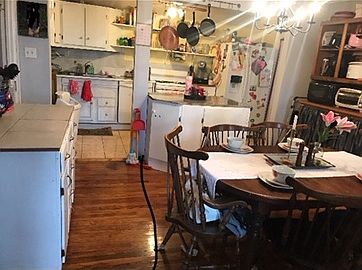 kitchen/ dining rm