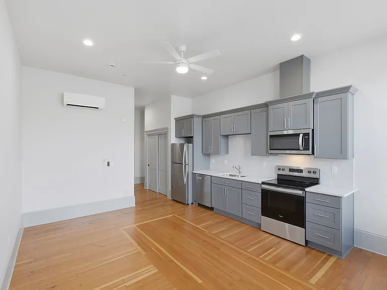 455 Court St NE #207 — Photo 6