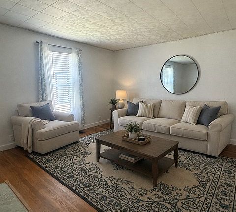4th image of 719 Seneca Pl