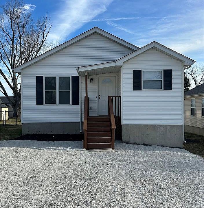 1st image of 3713 Somers St