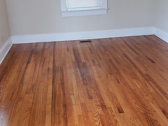 3rd image of 2529 Railroad St